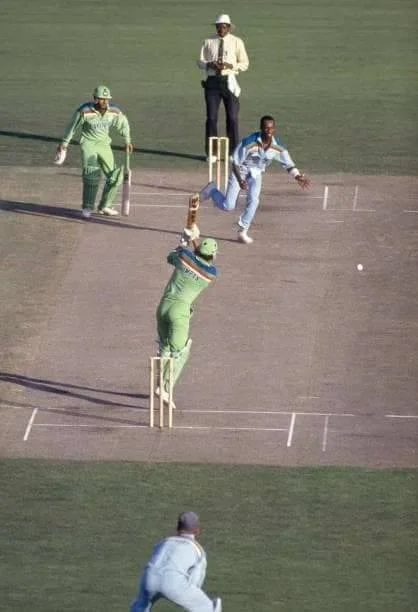 50 Unique Images of Cricketer Imran Khan That Capture His Iconic Legacy